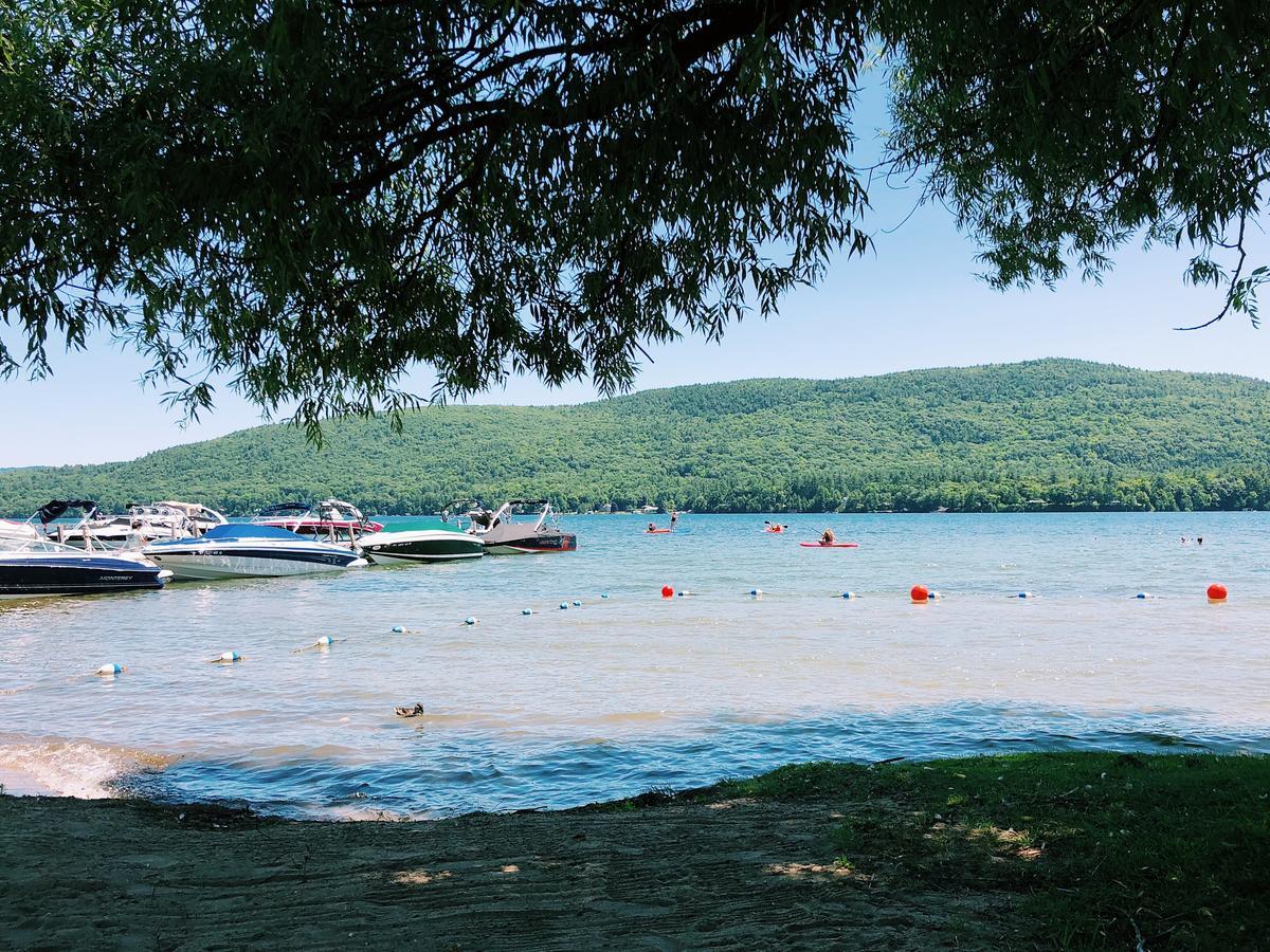 Shore Meadows Lodge Llc Lake George Exterior foto